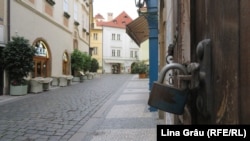 Зачинені крамниці у зазвичай людному історичному центрі Праги, Чехія, жовтень 2020 року