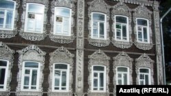 Томскида бизәкләп эшләнгән борынгы йорт