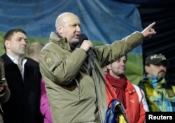 Исполняющего обязанности президента, спикера Верхлвной Рады Александра Турчинова на Майдане встретили свистом