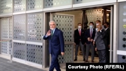 عبدالله عبدالله رئیس شورای عالی مصالحه ملی افغانستان وارد هند شد.