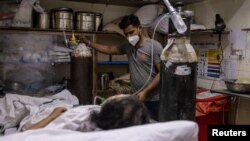 Кількість хворих у країні майже подвоїлася протягом останнім трьох місяців, кількість смертей перевищила 220 тисяч