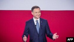 Анджей Дуда після оголошення результатів екзит-полів про свою перемогу на виборах президента Польщі, 24 травня 2015 року