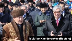 Казакстандын мурдагы жана азыркы президенттери Нурсултан Назарбаев менен Касым-Жомарт Токаев. 