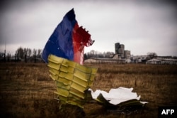 Уламки «Боїнга-777» біля села Грабове, 10 листопада 2014 року