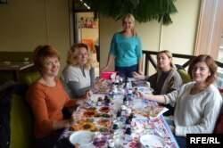 Таисия и её ученицы во время мастер-класса