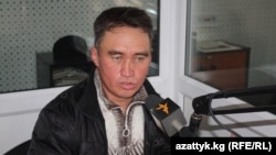 Курбанбай Раимжанов "Азаттыктын" студиясында.