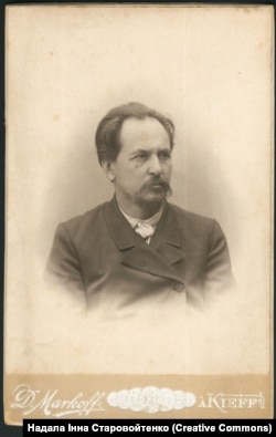 Євген Чикаленко (1861–1929) – визначний громадсько-політичний діяч, інтелектуал, видавець, публіцист, мемуарист, лексикограф, меценат української культури, агроном, землевласник. Один з ініціаторів скликання Української Центральної Ради