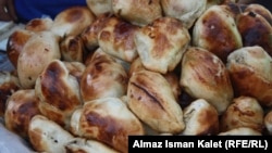 Ош базарында жасалган самсылар