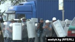 Милициянын атайын операциясы. Архив сүрөт. 22-июнь, 2012-жыл.