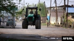 Türkmenistanyň oba hojalyk pudagynda Birleşen Ştatlarda, Germaniýada we Belarusda öndürilen traktorlardan peýdalanylýar. Illýustrasiýa suraty. 