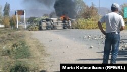 Буга чейин Саруу айылында өткөн митингди Дмитрий Цой каржылаганы тууралуу кептер тараган. Ысык-Көл, Саруу. 2013-жыл.