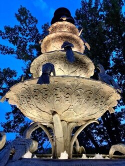 Дрезден. Фонтан у пивному саду Waldschlösschen на околиці міста, улюбленому місці відпочинку дрезденців після робочого дня