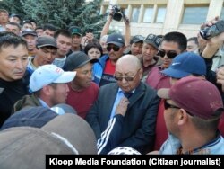Эмилбек Каптагаевдин барымтага алаынганы айтылган митинг. 7-октябрь, 2013-жыл. Архивдик сүрөт.