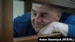 Едем Бекіров у клітці в російському суді. 29 березня 2019 року