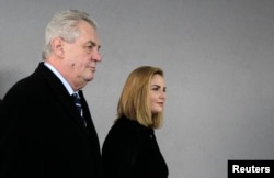 Мілаш Зэман ідзе галасаваць з дачкой Кацярынай