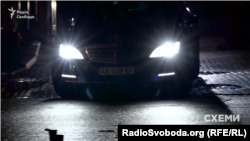 «Мерседес» Арсена Авакова виїжджає з території Міністерства внутрішніх справ 7 листопада 2016 року