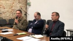 Сулдан: Шевченко, Идалов һәм Пономарёв, Сахаров үзәгендәге түгәрәк өстәл