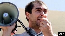 Дагъистан -- Камалов ХIажимурад—«РагIуе эркенлъи» гIуцIиялъул вукIарав генералияв директор МахIачхъалаялда митингалда кIалъалев, 21Сен2010