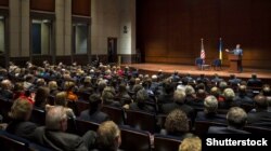 Президент України Петро Порошенко у Вашингтоні під час виступу на форумі «Боротьба України за свободу, що триває», 30 березня 2016 року