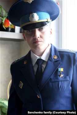 Надежда Савченко в военной форме.