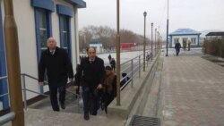 Кыргызстандын вице-премьер-министри Жеңиш Разаков менен Тажикстандын вице-премьер-министри Азим Иброхим. 14-январь, 2020-жыл.