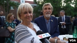 Ганя Черняк та Ігор Самокіш на благодійному аукціоні в рамках презентації платформи United 24. Вашингтон, США, 3 червня 2022 року