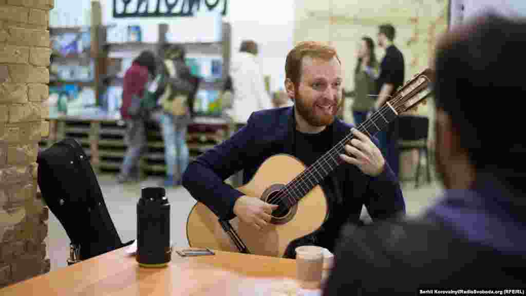 Музику можна було почути не лише із сцени, а й просто проходячи коридорами Арсеналу