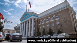 Здание мэрии и горкенеша Бишкека.