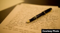 Тим Ли өз катында кыргыз өкмөт башчысынын иштермандыгы аны шыктандырарын жазган.  