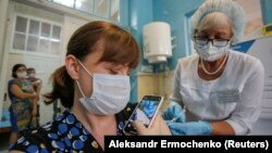 За словами Ігоря Кузіна, є поодинокі повідомлення про зниження ефективності вакцини від COVID-19 проти штаму «Дельта», але це зниження не є суттєвим