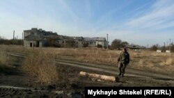 Український військовослужбовець у Пісках