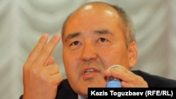 "Самұрық-Қазына" ұлттық әл-ауқат қорының басқарма төрағасы, Жаңаөзен оқиғасы бойынша үкіметтік комиссияның басшысы Өмірзақ Шүкеев.  