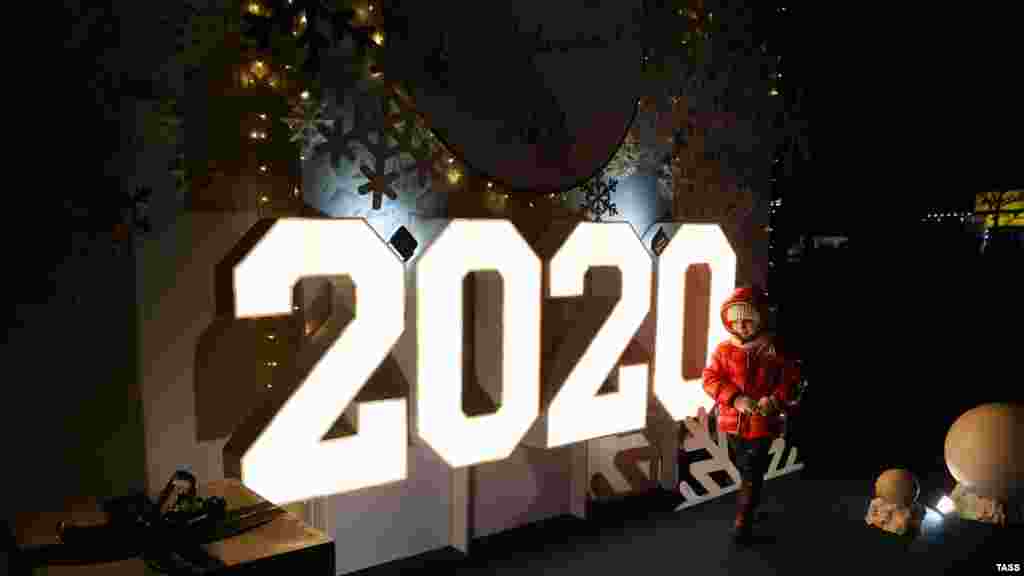 Більше фото зі святкування Нового року в кримській столиці шукайте в нашій фотогалереї​