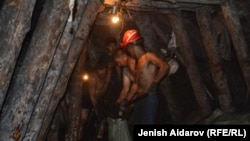 Көмүр шахтасы. Кыргызстан. Иллюстрациялык сүрөт.