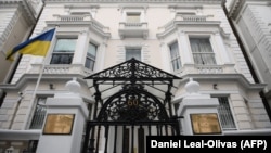 За словами Погорельцева, посольство України у Великій Британії допомагає родичам покійної з оформленням репатріації тіла