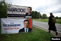 Предвыборные баннеры Кароля Навроцкого и Рафала Тшасковского