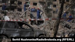 У Києві 25 квітня оголосили днем жалоби за загиблими через атаку РФ, повідомив раніше міський голова Віталій Кличко