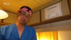 Айыл кыдырып, массаж жасаган Бакытбек