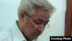 Жалгас Бабаханов, бывший аким Жанаозена на суде. Жанаозен, июль 2012 года. Фото предоставлено редакцией газеты "Голос Республики".  