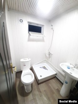 Ванная комната в контейнерном доме.