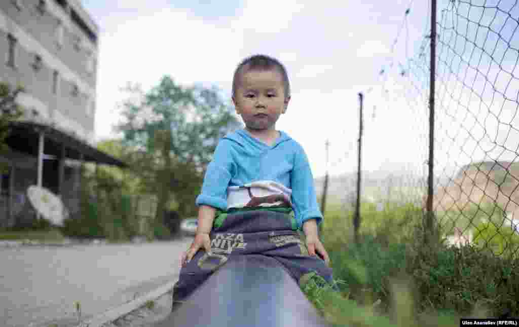 Кыргыз готов оседлать любого коня, в том числе из металлической трубы.