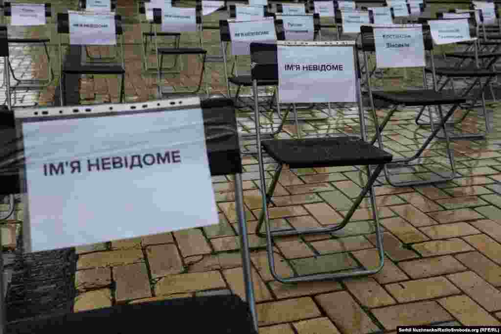 Kütleviy malümat institutınıñ malümatına köre, bugün eñ az 26 vatandaş Ukrayina media hadimi ve bir kombatant jurnalist apiste buluna. Lâkin aq qorçalayıcı teşkilâtlar işğal etilgen topraqlarda jurnalistler taqip etilgenine ve apiske alınğanına dair malümat ala