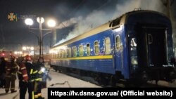 Пожежа виникла в пасажирському вагоні поїзда, всіх пасажирів вагону евакуювали, ніхто не постраждав