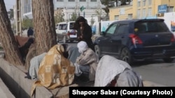 نبود زمینه های کار و گسترش فقر در بسیاری از ولایات افغانستان به تعداد افراد معتاد افزوده است