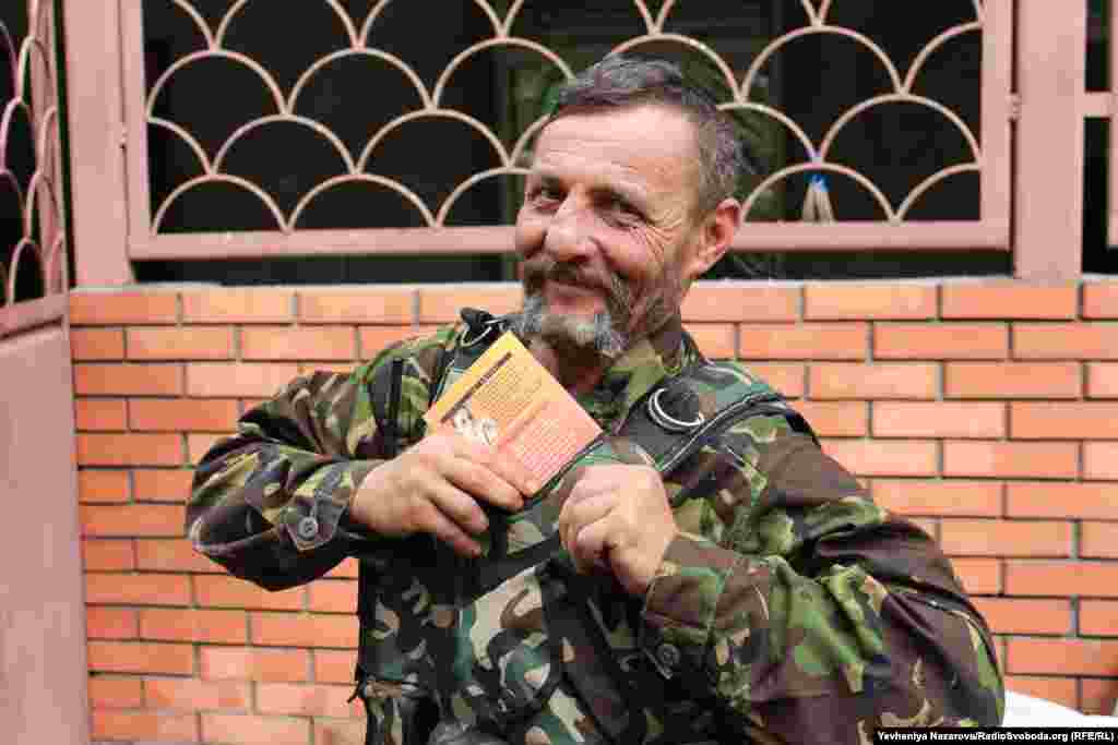 Волонтери книжки привезли