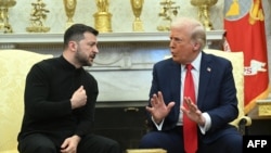 Украинанын президенти Владимир Зеленский жана АКШнын президенти Дональд Трамп. 