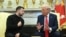 Украинанын президенти Владимир Зеленский жана АКШнын президенти Дональд Трамп. 