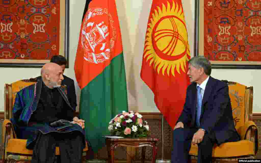 Алмазбек Атамбаев менен жолугуу учурунда Ооганстан президенти Бишкекке төртүнчү жолу келип жатканын, бул ирет жакшы өзгөрүүлөрдү байкаганын айтты.&nbsp;