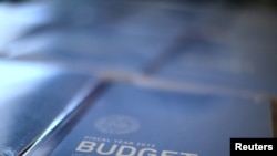 Ýöne Döwlet Departamentiniň 2012-nji ýyl üçin teklip edilen býujetinde belli harajatlary ýatyrmak planlary hem ýok däl.