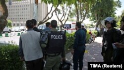 Իրան - Ոստիկանները խորհրդարանի շենքի մոտ, Թեհրան, 7-ը հունիսի, 2017թ․